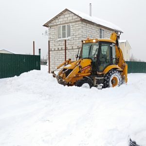 2019-01-27 15-10-18 Трактор чистит дорогу