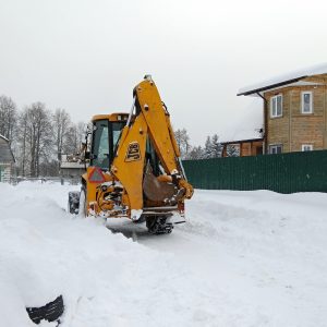 2019-01-27 15-16-40 Трактор убирает снег